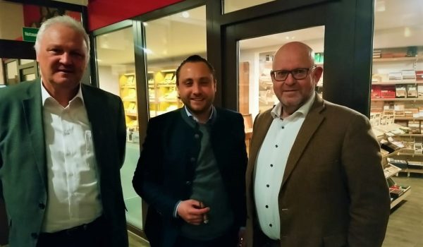 Dr Pablo Richard mit Dieter Plewa und Han Hilderink