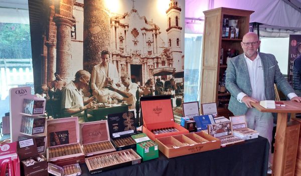 whisky & cigar salon beim Dressurturnier, mit einer breiten Auswahl an Zigarren und Single Malts.